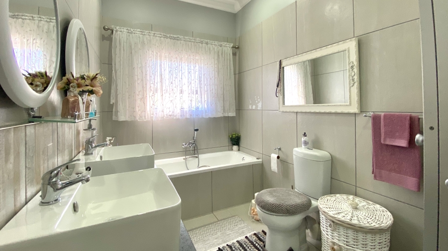 3 Bedroom Property for Sale in Atlantic Shores Beachfront Estate Western Cape